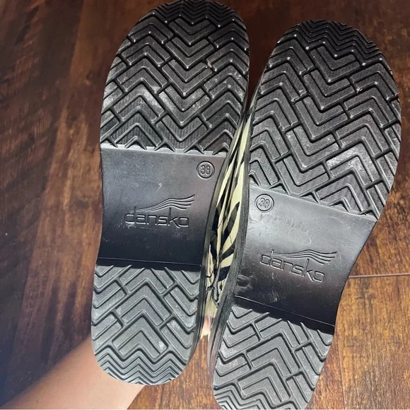 SOLD Dansko professional zebra print clog size 38 or 8 - Picture 5 of 5